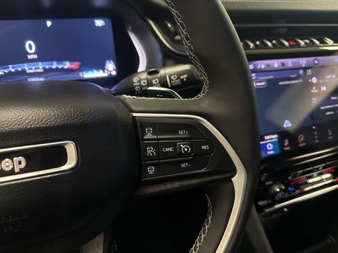 Used 2023 Jeep Grand Cherokee Limited w/ Trailer Tow Prep Group (B) AWD/4WD image 28