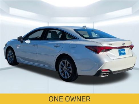 Used 2022 Toyota Avalon XLE image 4