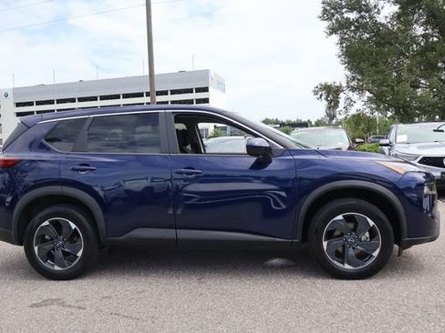Used 2024 Nissan Rogue SV AWD/4WD image 9