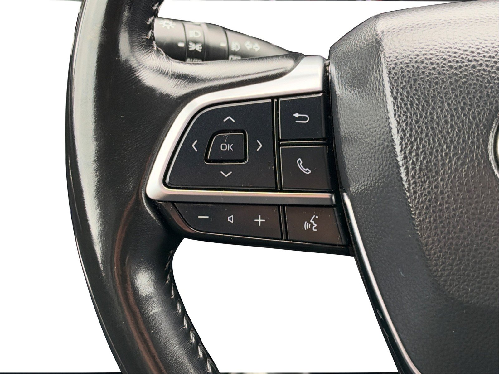 Used 2021 Toyota Highlander XLE AWD/4WD image 43