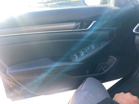 Used 2018 Honda Accord LX image 6