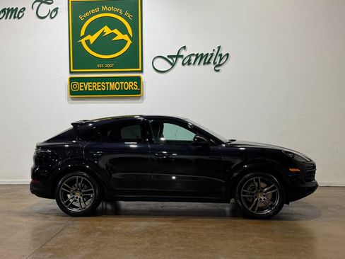 Used 2022 Porsche Cayenne Coupe AWD/4WD image 8