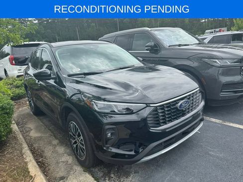 Used 2025 Ford Escape SE w/ PHEV Premium Package FWD image 2