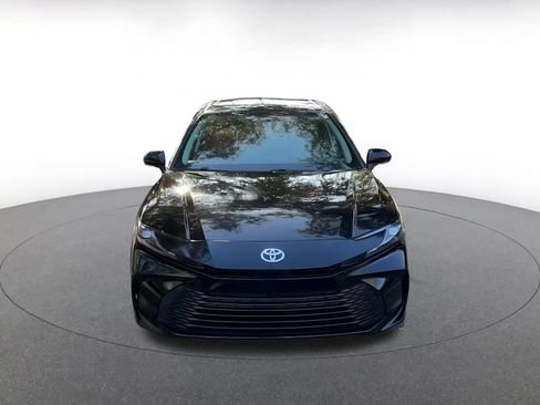 Used 2025 Toyota Camry LE image 3