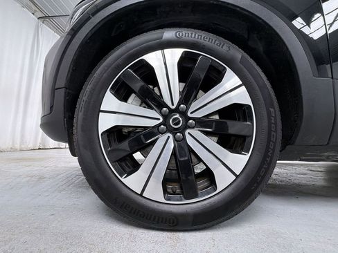 Used 2023 Volvo XC40 Recharge Core image 7