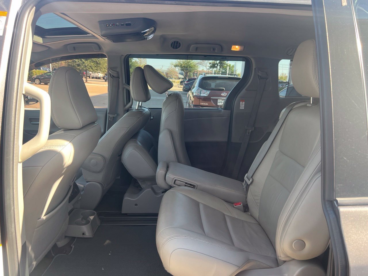 Used 2018 Toyota Sienna XLE w/ XLE Navigation Package FWD image 13