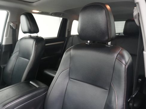 Used 2017 Toyota Highlander XLE AWD/4WD image 11