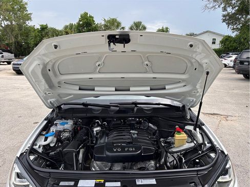 Used 2017 Volkswagen Touareg Sport AWD/4WD image 48