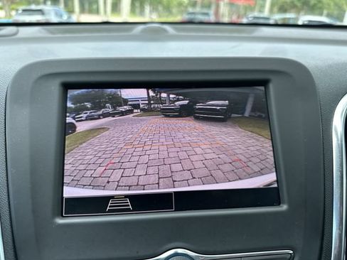 Used 2023 Chevrolet Equinox LT FWD image 24
