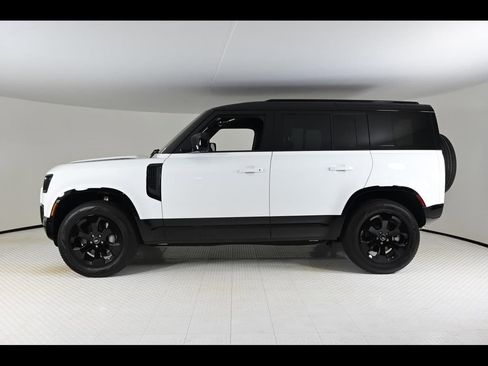 Used 2025 Land Rover Defender 110 X-Dynamic SE image 2