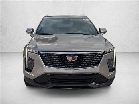 Used 2025 Cadillac XT4 Premium Luxury image 2