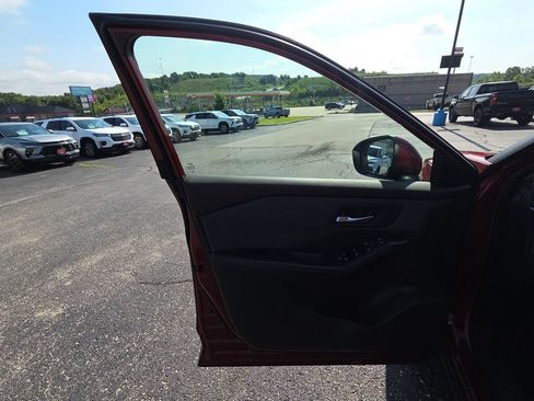 Used 2023 Nissan Rogue SV AWD/4WD image 12