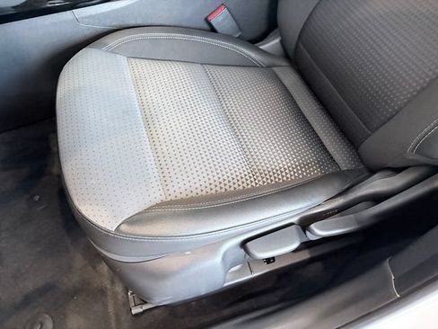 Used 2025 Chevrolet Trax LT FWD image 10