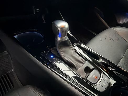 Used 2022 Toyota C-HR Limited image 13