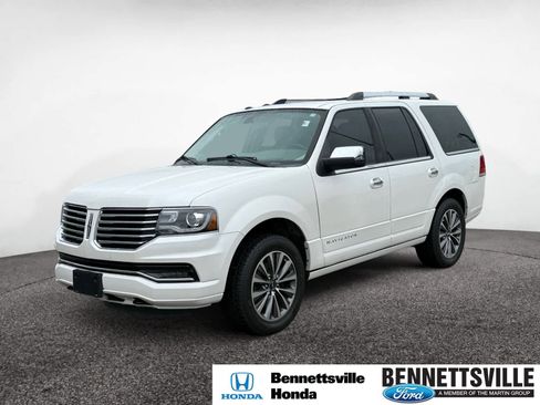 Used 2017 Lincoln Navigator Select image 1