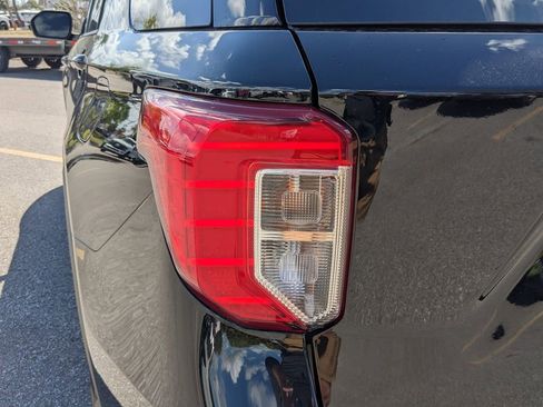 Certified 2024 Ford Explorer XLT RWD image 11