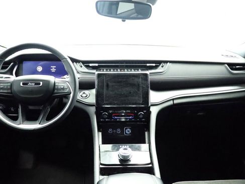 Used 2023 Jeep Grand Cherokee L Laredo image 25