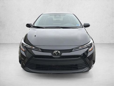 Used 2025 Toyota Corolla LE image 2