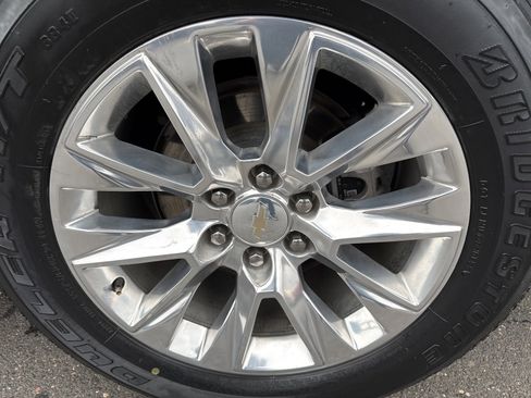 Used 2023 Chevrolet Suburban Premier image 10