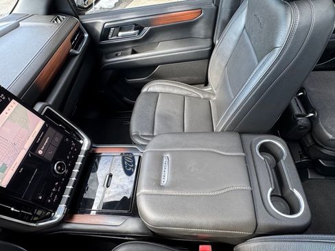 Used 2025 GMC Yukon Denali w/ Sun & Power Step Package image 25