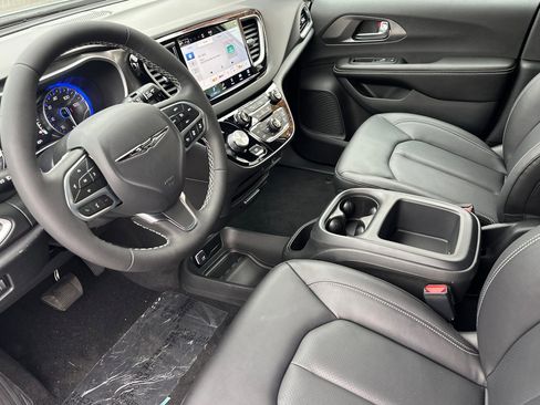 New 2026 Chrysler Voyager LX image 10