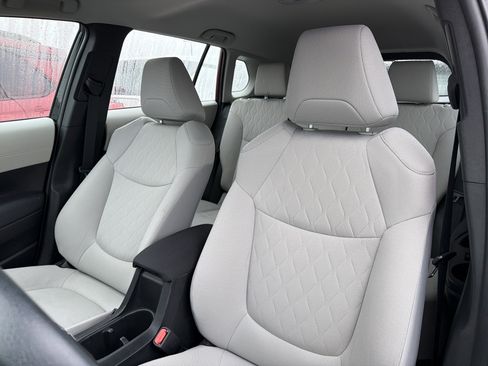 Used 2023 Toyota Corolla Cross L image 9