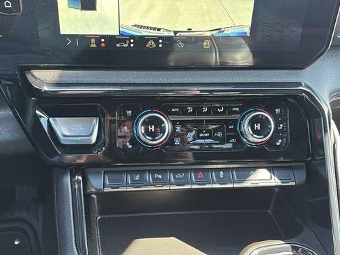 Used 2024 GMC Sierra 2500 AT4 w/ AT4 Premium Plus Package image 19