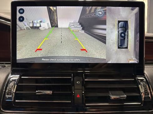 Used 2023 Lincoln Navigator Reserve AWD/4WD image 14