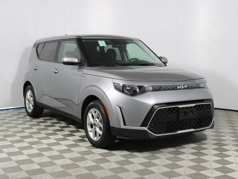 Used 2025 Kia Soul LX w/ LX Technology Package FWD image 20