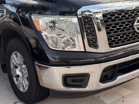 Used 2017 Nissan Titan SV RWD image 5