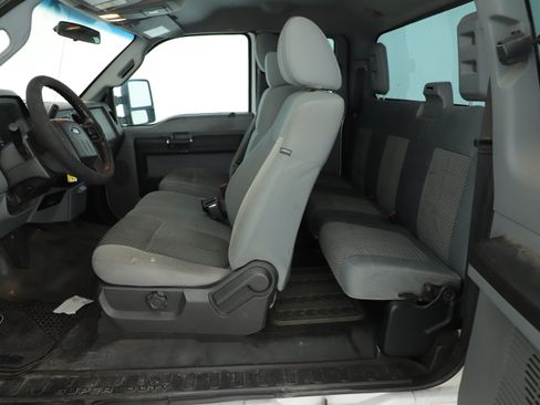 Used 2016 Ford F250 XL w/ Power Equipment Group AWD/4WD image 18