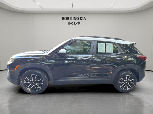 Used 2023 Chevrolet TrailBlazer ACTIV FWD image 2