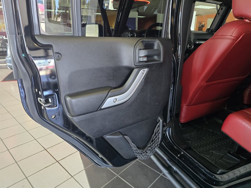 Used 2013 Jeep Wrangler Unlimited Rubicon AWD/4WD image 11