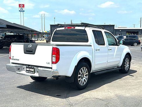 Used 2010 Nissan Frontier LE w/ LE Value Truck Pkg RWD image 8