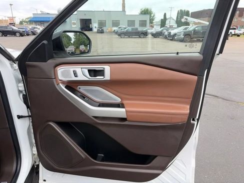 Used 2022 Ford Explorer King Ranch w/ Premium Technology Package AWD/4WD image 29