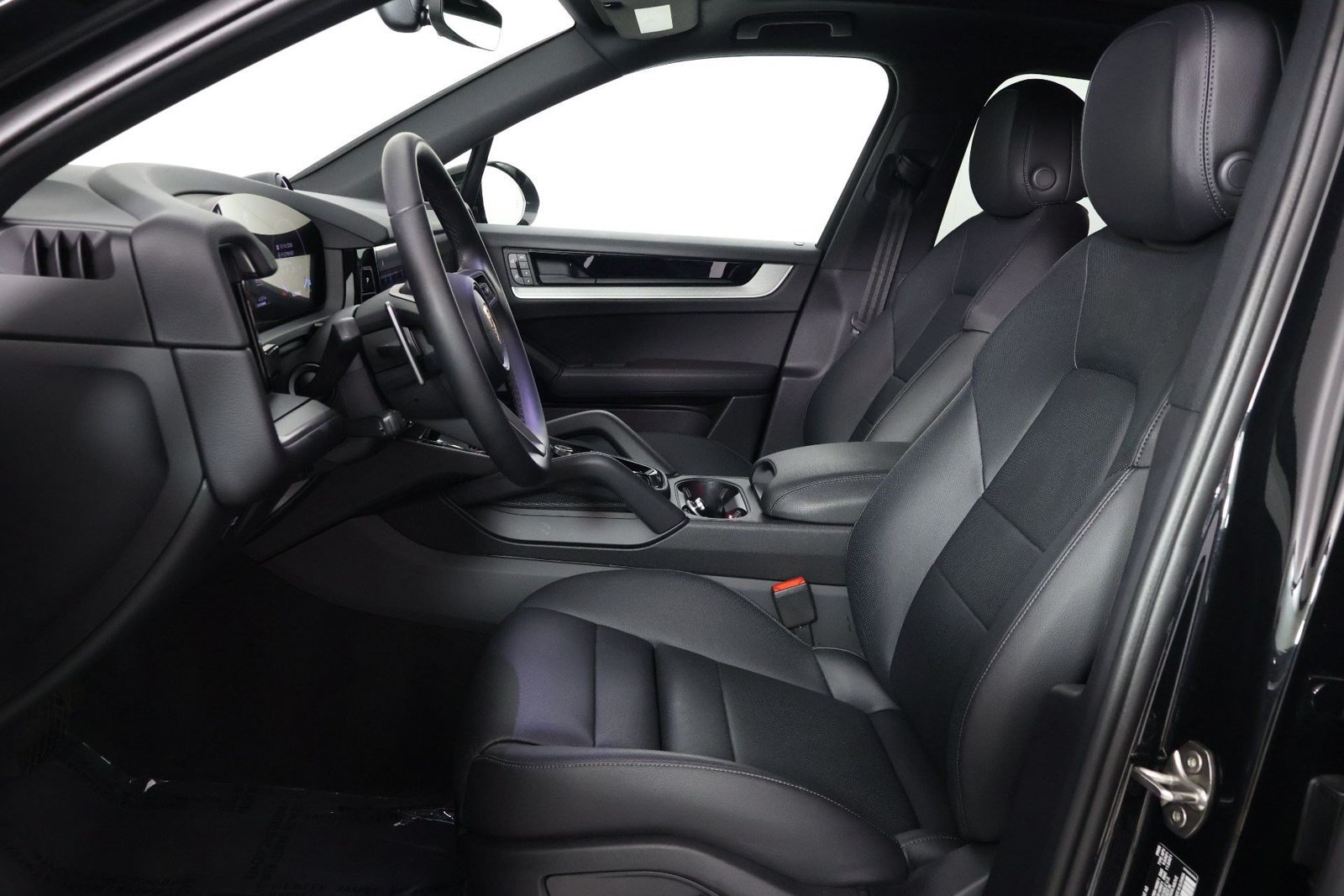 Certified 2026 Porsche Cayenne AWD/4WD image 5