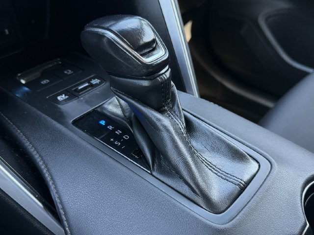 Used 2022 Toyota Venza LE AWD/4WD image 17