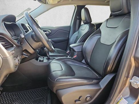 Used 2019 Jeep Cherokee Latitude Plus w/ Comfort/Convenience Group image 16