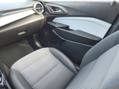 Used 2025 Chevrolet Trax LT w/ LT Convenience Package image 15