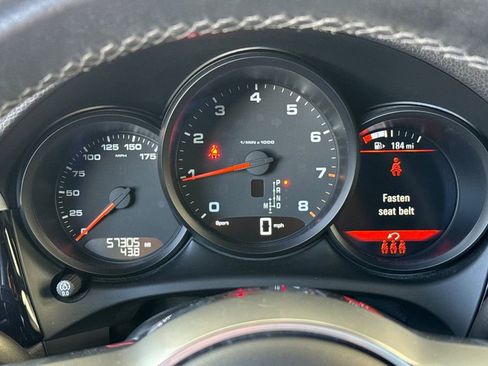 Used 2021 Porsche Macan w/ Premium Package image 23