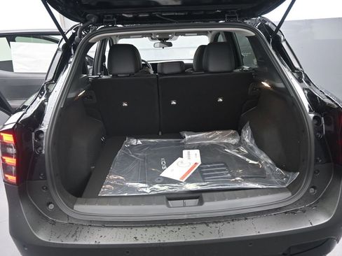 New 2025 Nissan Kicks SR image 16