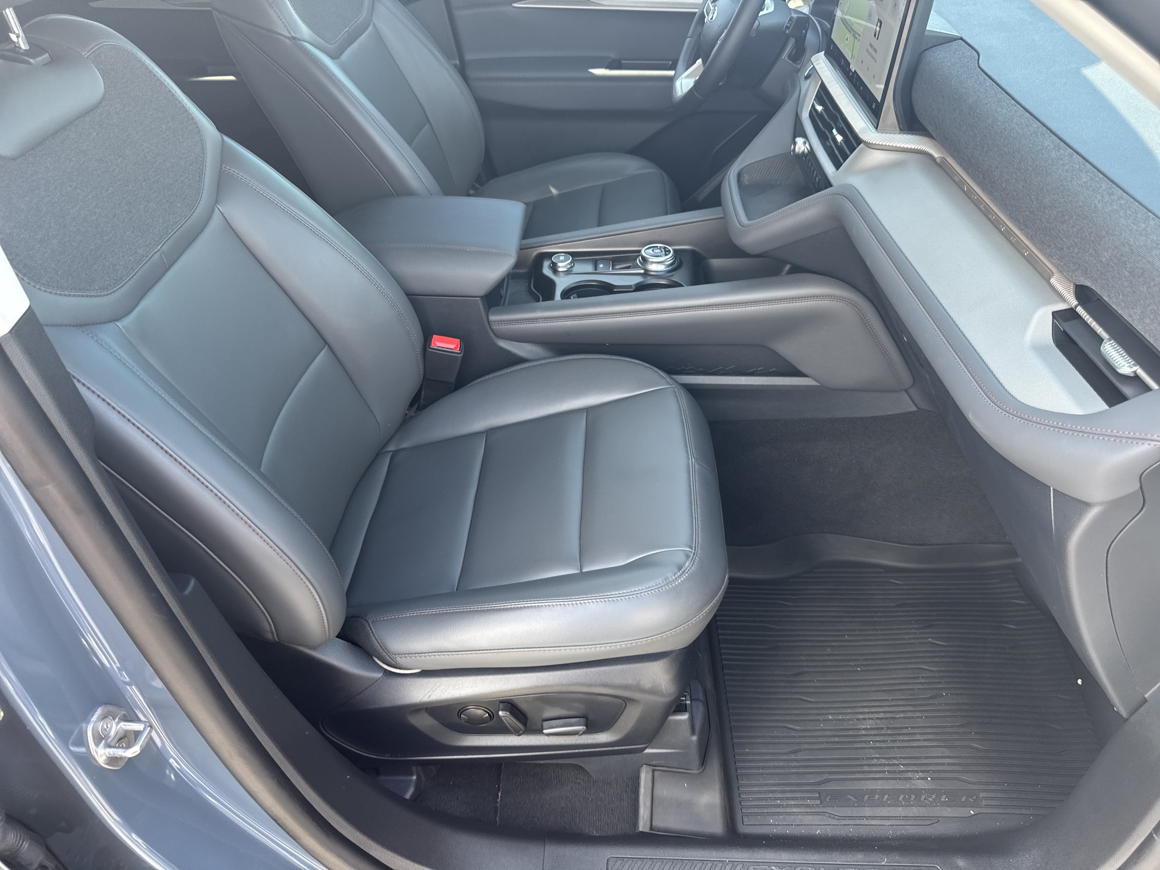 Used 2026 Ford Explorer Active w/ Active Comfort Package RWD image 15