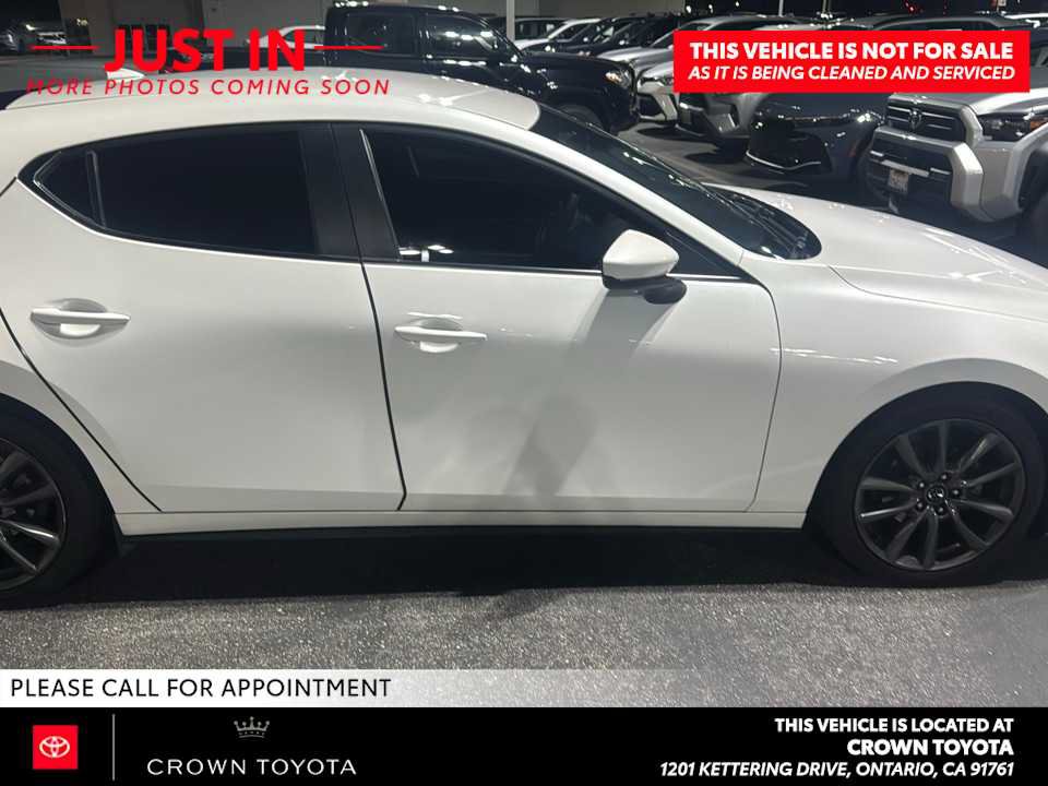 Used 2019 MAZDA MAZDA3 Hatchback w/ Preferred Package FWD image 3