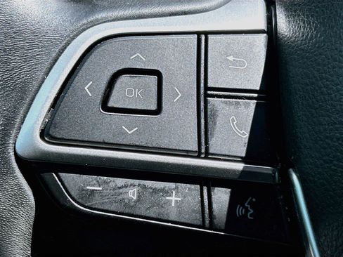 Used 2022 Toyota Highlander XLE FWD image 38