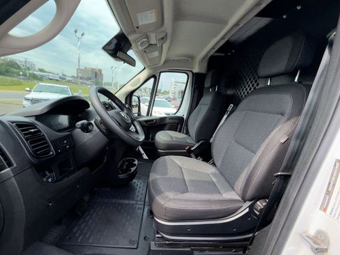 Used 2025 RAM ProMaster 2500 w/ U-Haul Equipment Group FWD image 13