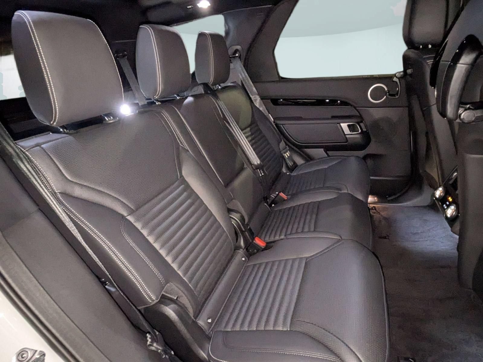 New 2026 Land Rover Discovery S AWD/4WD image 29