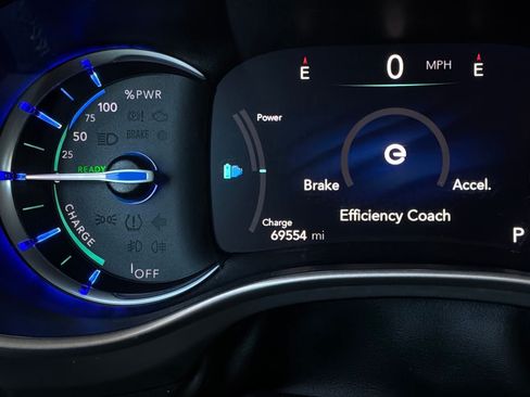 Used 2023 Chrysler Pacifica Touring-L FWD image 48