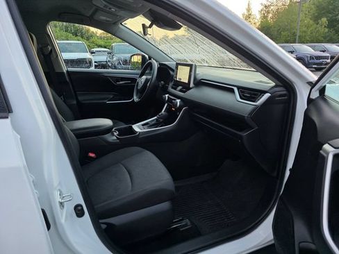 Used 2024 Toyota RAV4 XLE AWD/4WD image 11