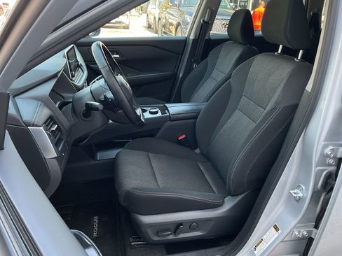 Used 2025 Nissan Rogue SV image 14