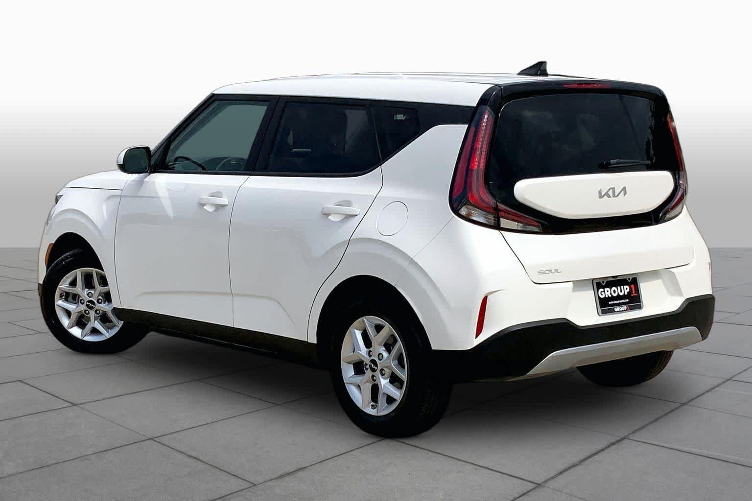 Used 2025 Kia Soul LX w/ LX Technology Package FWD image 11